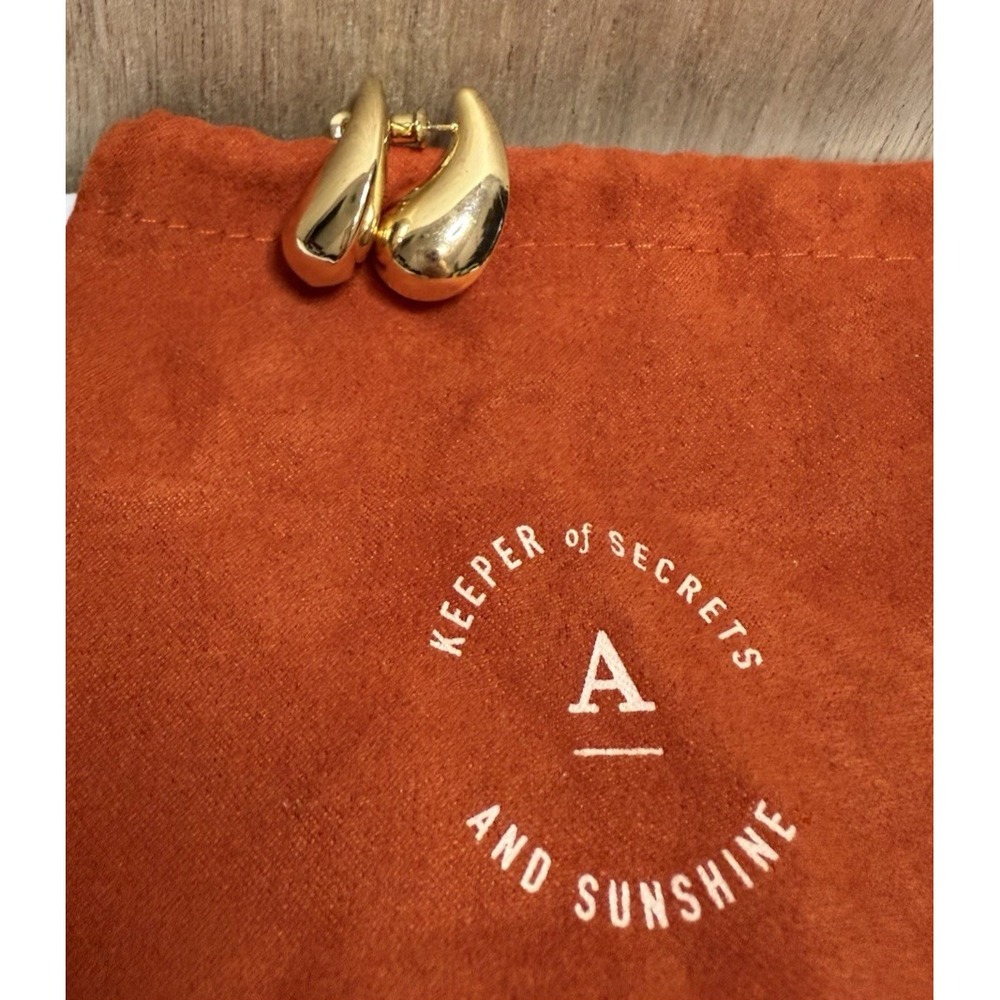 Anthropologie Curved Teardrop Earrings Gold Color